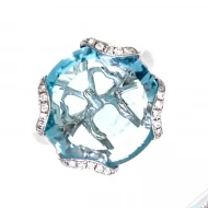 Золотое кольцо с бриллиантом и топазом swiss blue (арт. R33928-3.155-1109)