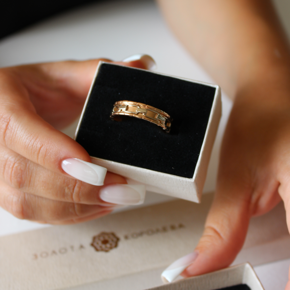 чому золото залишає чорні сліди на шкірі