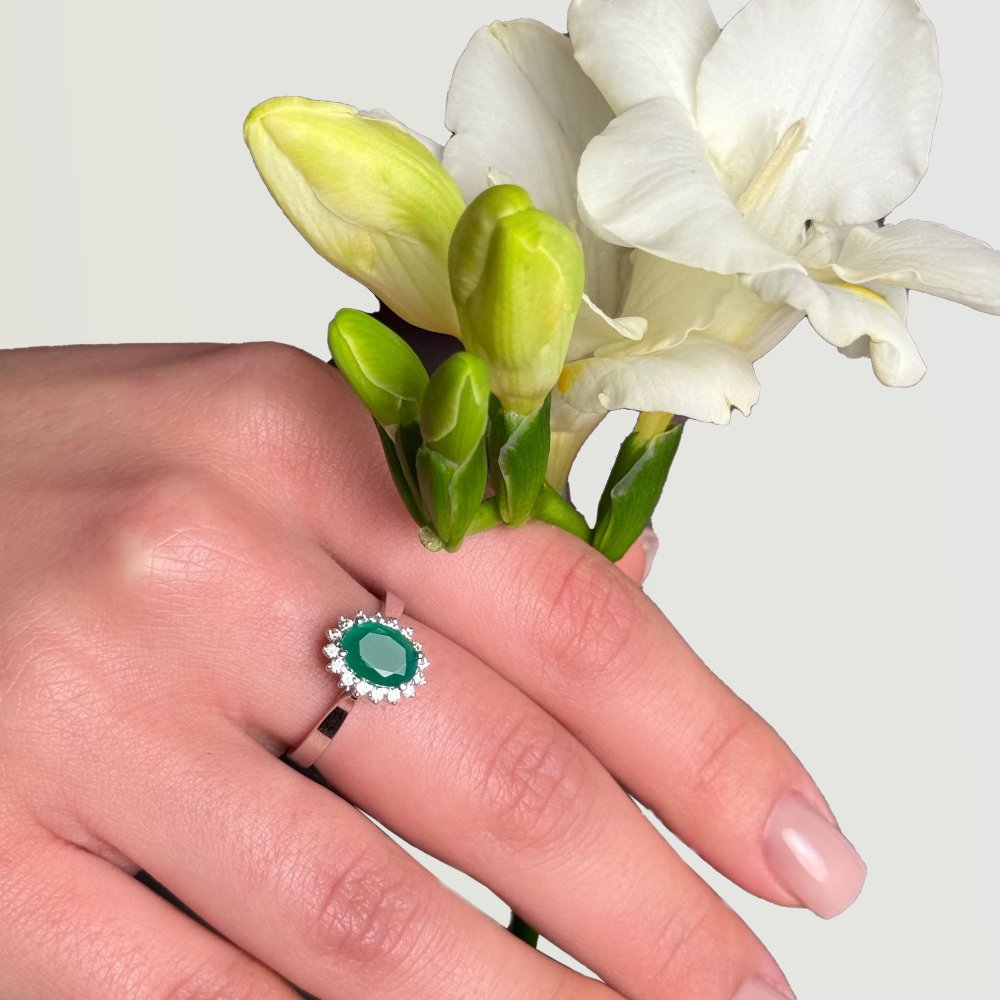 каблучка з смарагдом