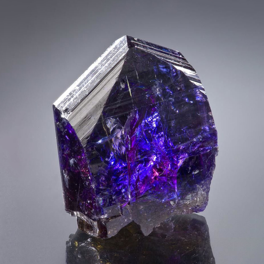 Камень танзанит